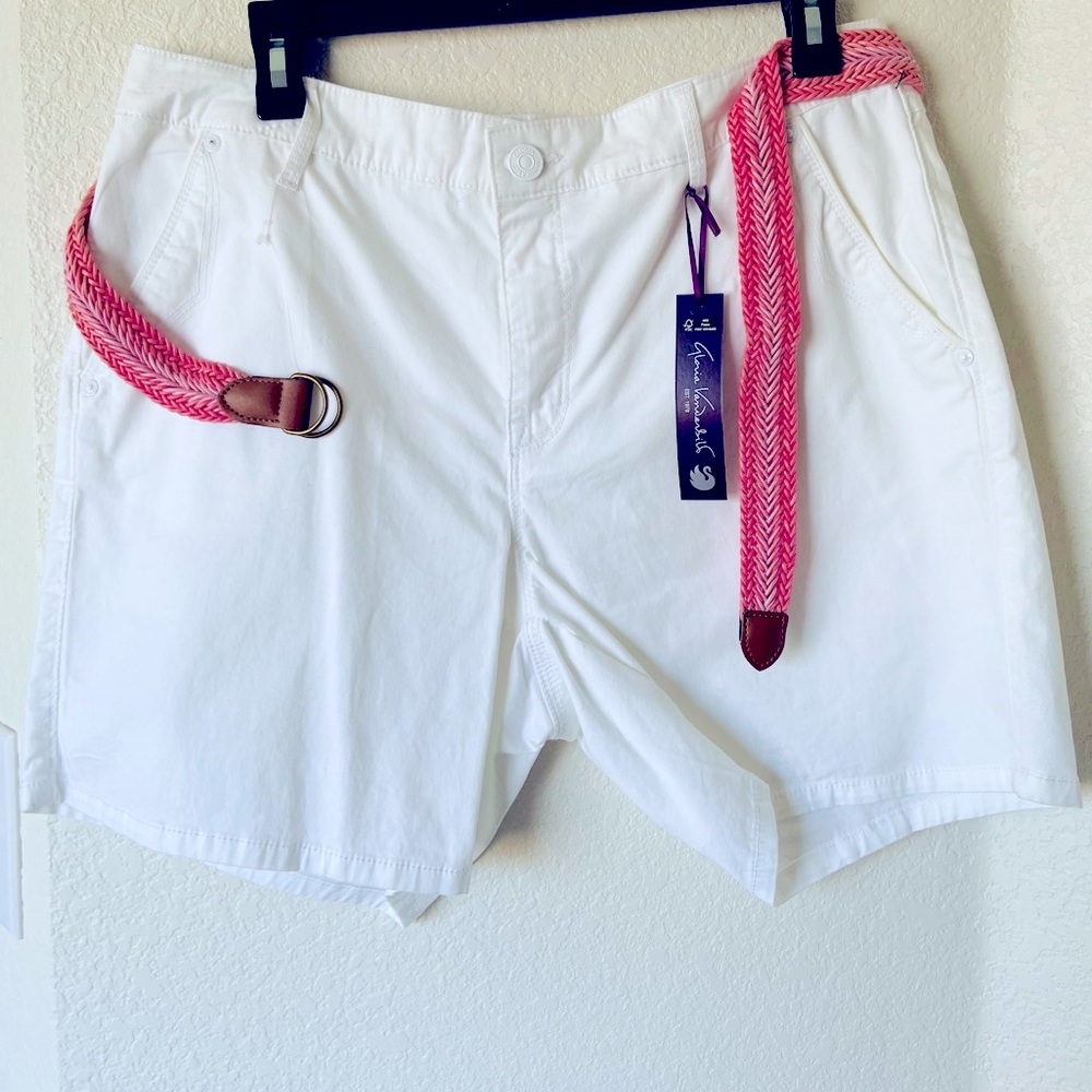 NEW!  Gloria Vanderbilt All Around Slimming Shorts Size 10 White with Pink Belt